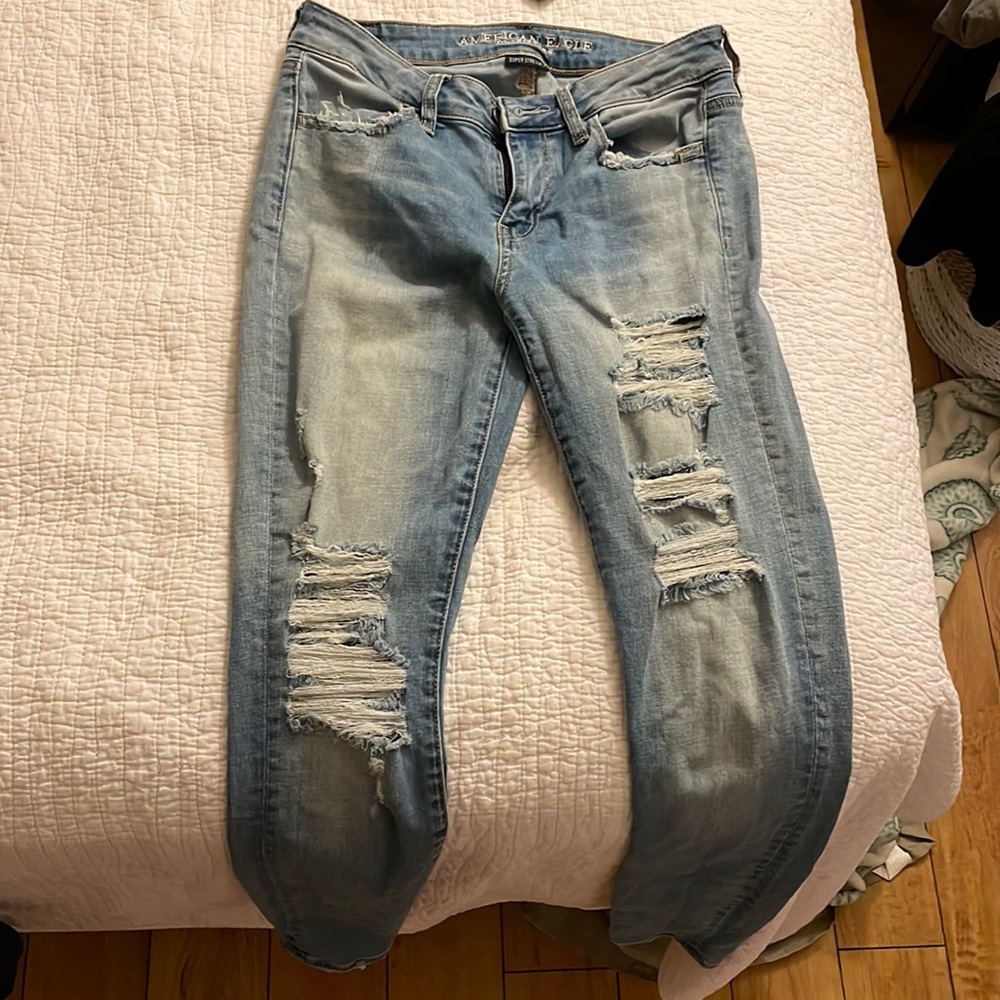 American Eagle Size 4 light blue skinny jeans